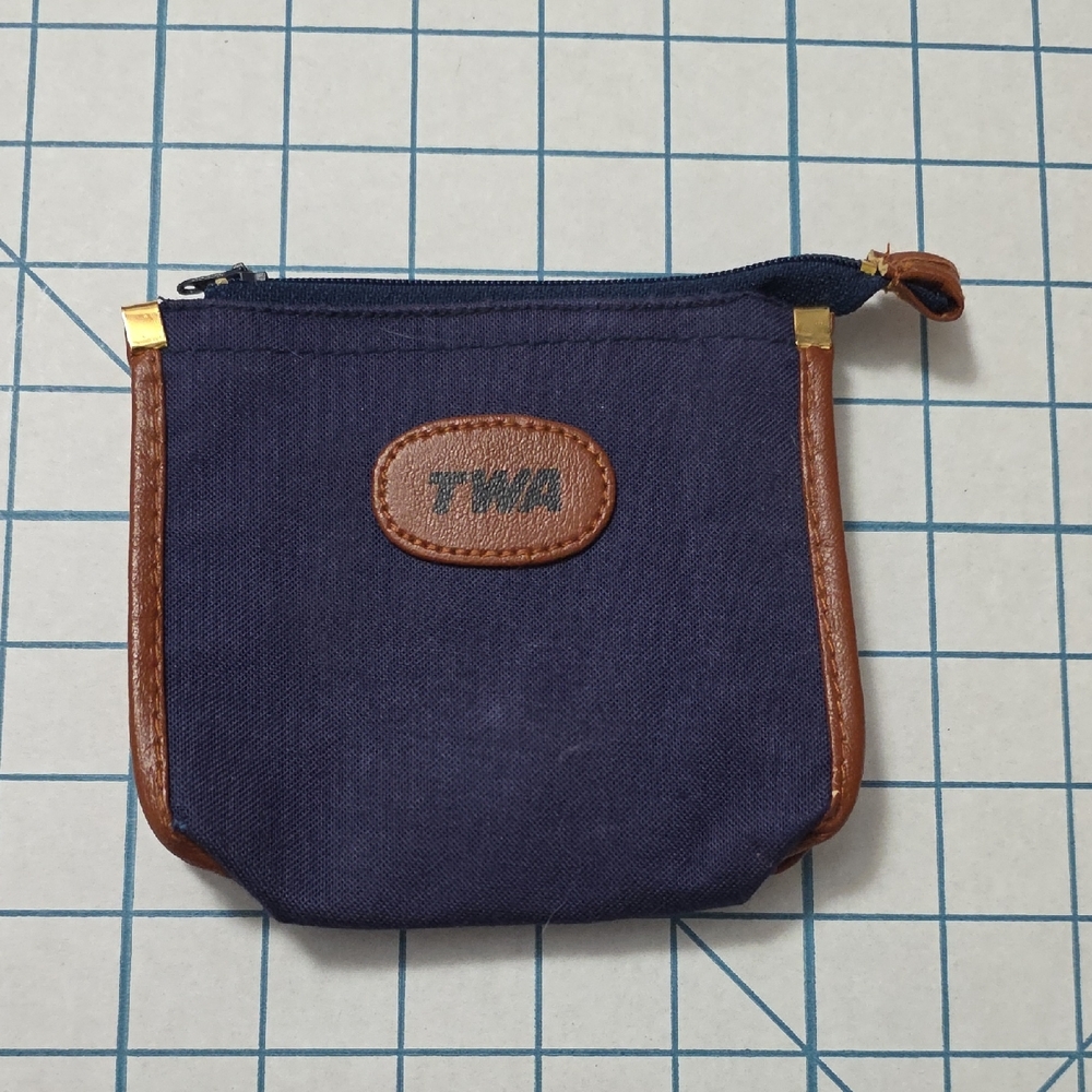 TWA Airline Carry-On/Tote/Travel Bag + Toiletries Bag from 70s, Vintage - Picture 6 of 7